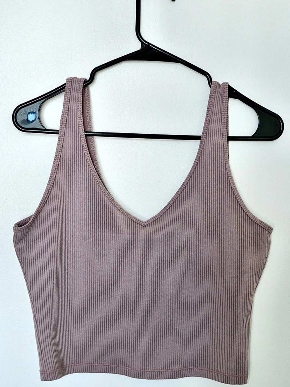 Hollister Must-Have Collection Ribbed V-Neck Tank Top Lilac